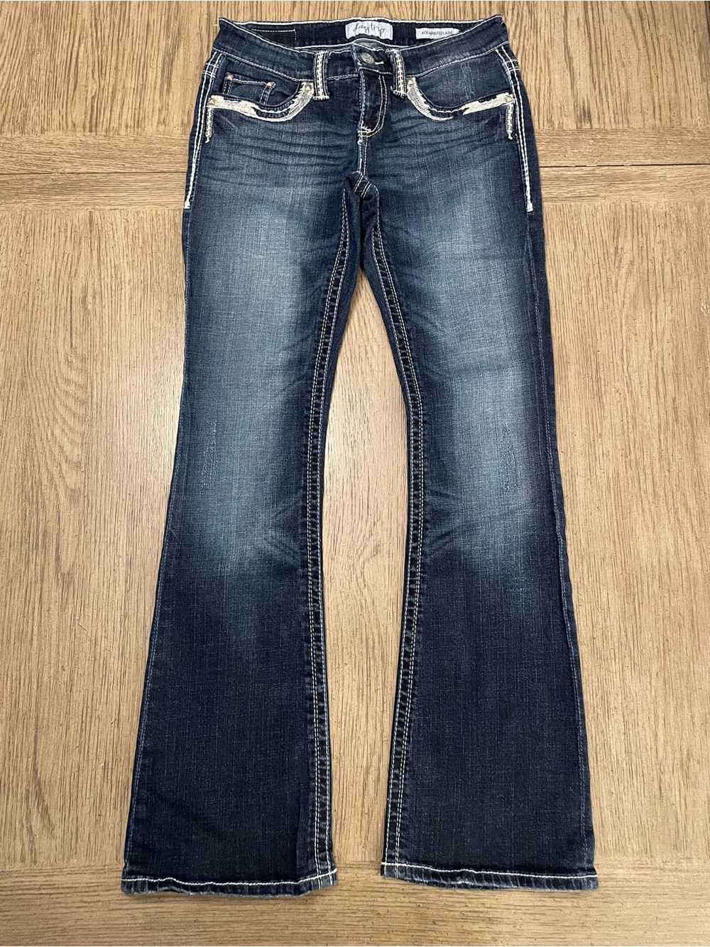 Daytrip Aquarius Flare Y2K jeans, low rise, size 28L, excellent condition!